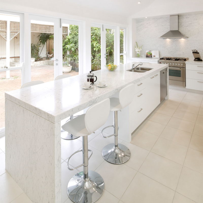 Bereiten Sie vor, um Matte White Plain Lacquer Kitchen-Kabinett-billige moderne Küchenschränke der übersichtlichen Designe zusammenzubauen