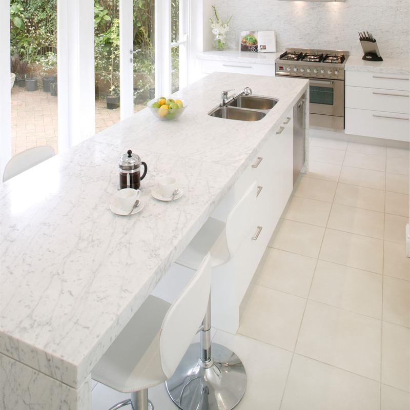 Bereiten Sie vor, um Matte White Plain Lacquer Kitchen-Kabinett-billige moderne Küchenschränke der übersichtlichen Designe zusammenzubauen