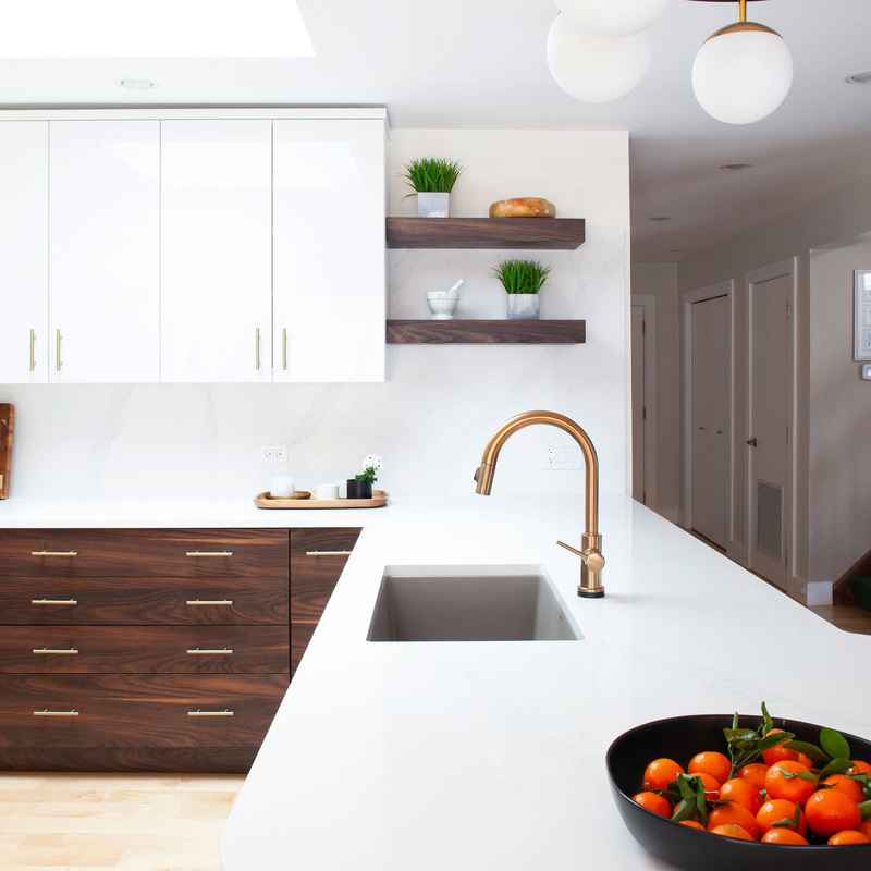 Shaker Style Particle Board Kitchen-Kabinett-Hochglanz-weißer Flachbildschirm Matte Brown Timber Veneer