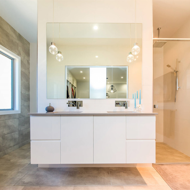 Unbedeutender Badezimmer-Eitelkeits-Einheits-Spiegel-Matte White Flat Panel Melamine-Wand-Berg