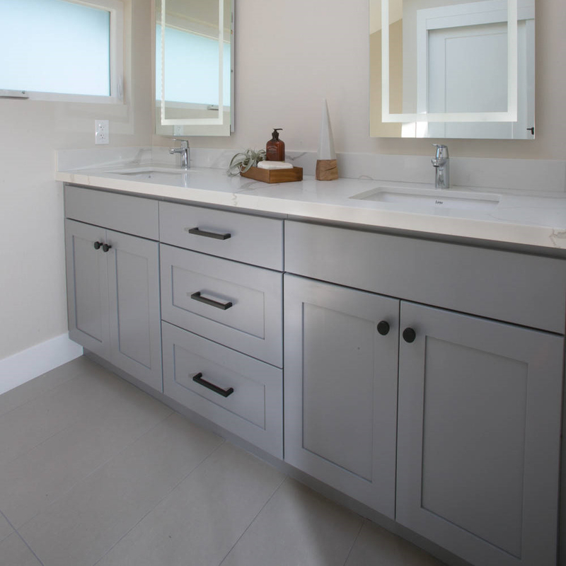 Bretterboden - angebrachte Lack-Badezimmer-Eitelkeits-Einheiten heller Grey Shaker 72 Zoll-doppelter Spiegel