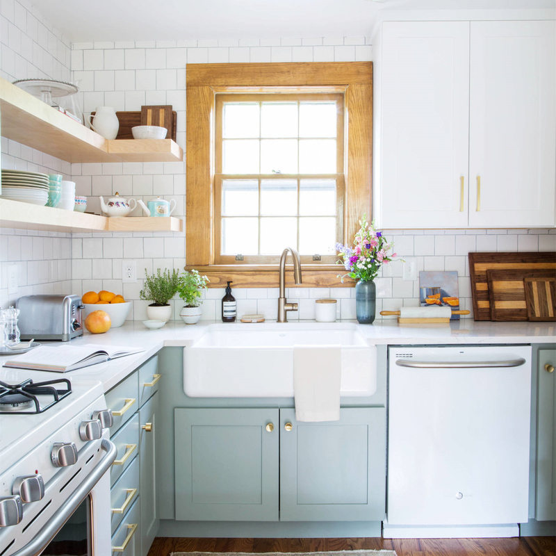 Kleines Küchenschrank-Set mit Spüle im amerikanischen Shaker-Stil, hellblau lackiert, für Cottage