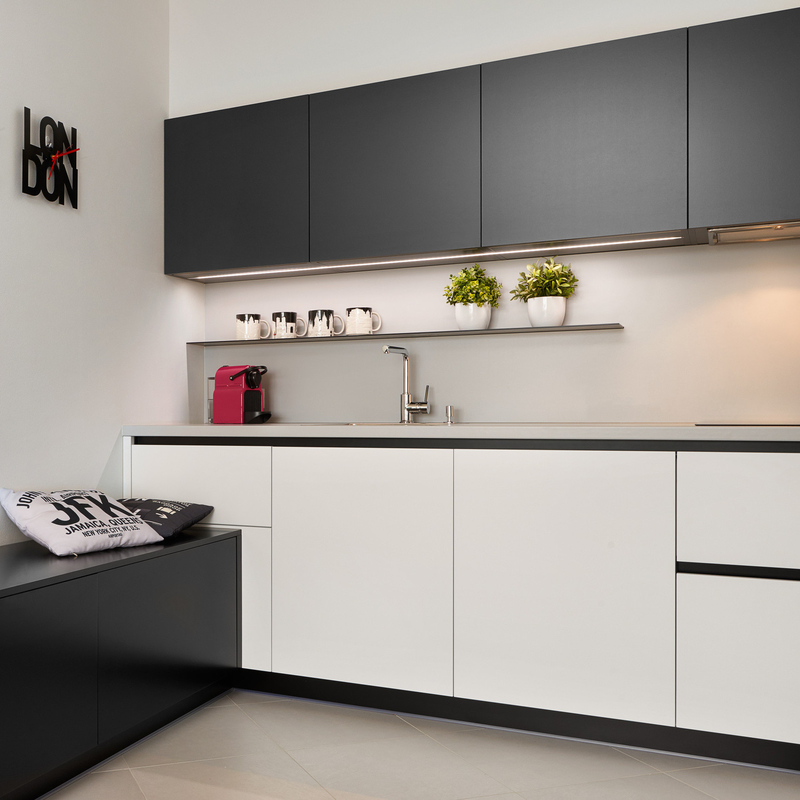 Kleine Küchenmöbel Wandschränke Schwarz-Weiß Brettschrank Küchenschrank Einfaches Design
